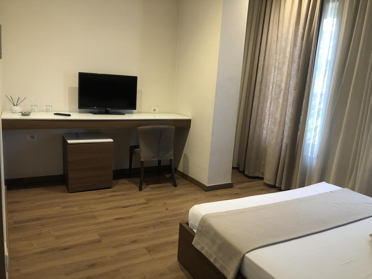 Soleo Hotel Tiranë Ngoại thất bức ảnh
